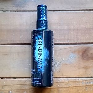 NEW Skindinavia The Makeup Finishing Spray